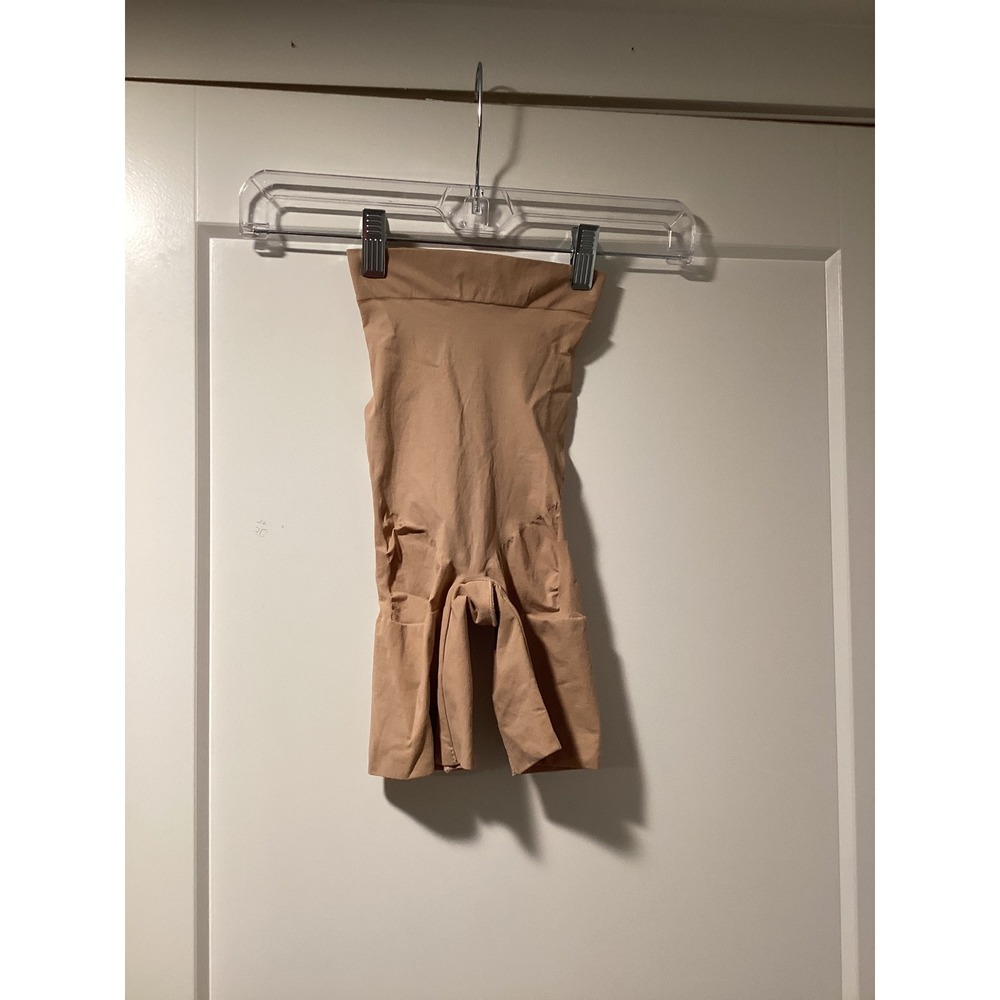 SKIMS Sculpting Short Mid Thigh Shapewear Clay Beige Size SP